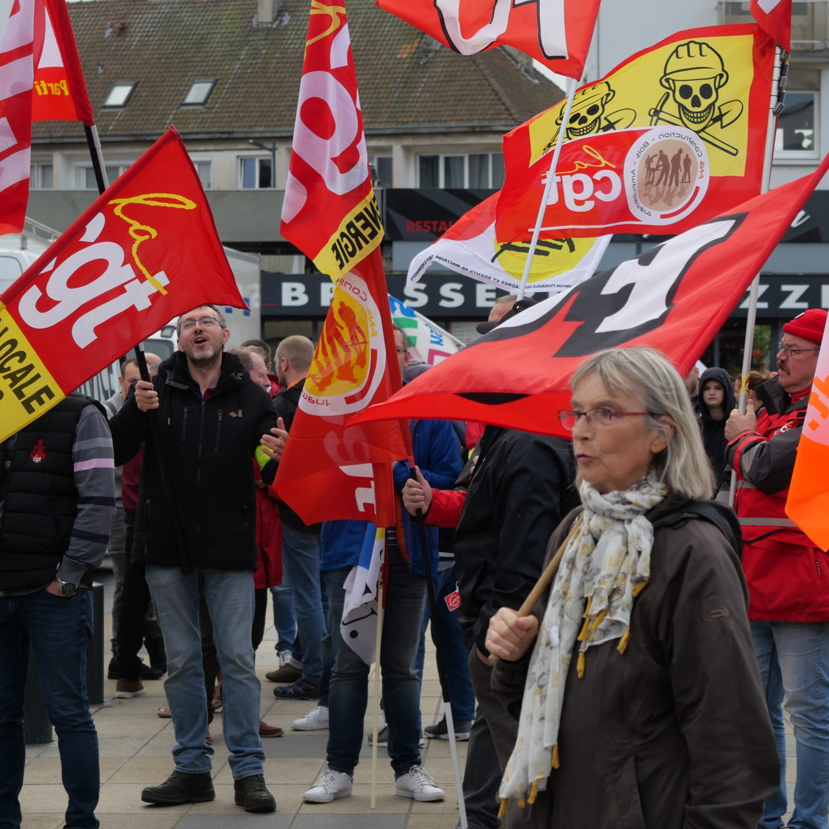 300 personnes à Calais pour l’augmentation des salaires