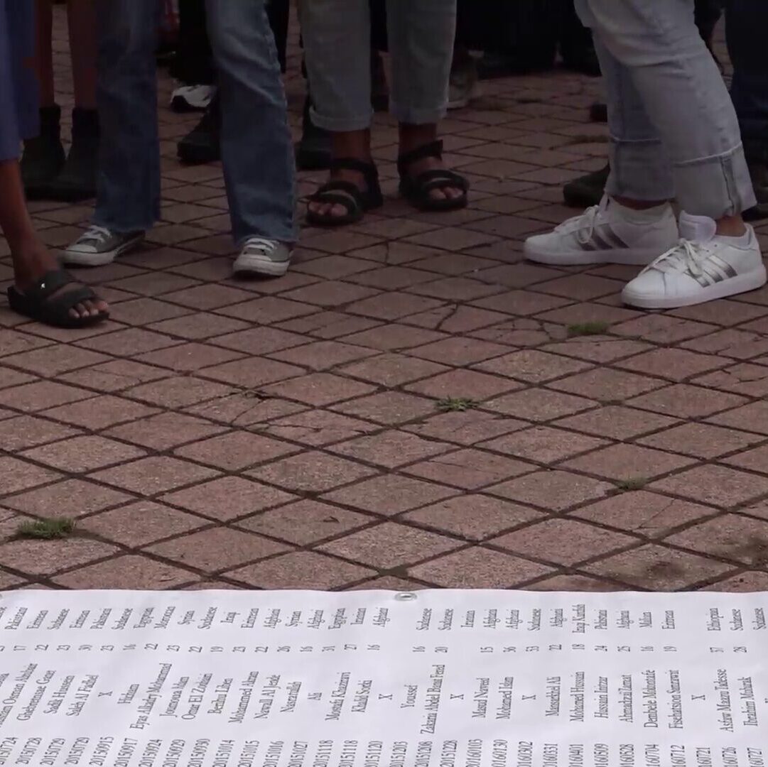 L’hommage aux douze personnes exilées et tuées